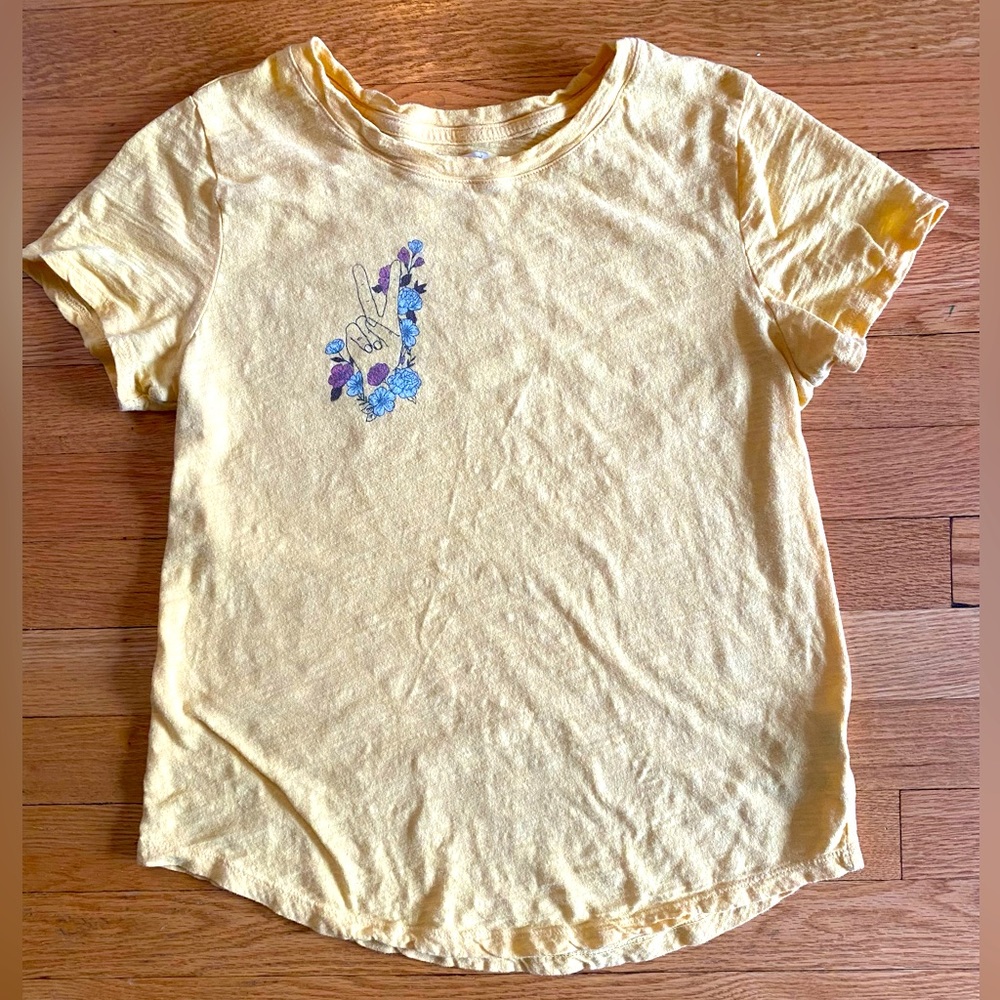 Yellow Old Navy t-shirt w peace sign floral design - small